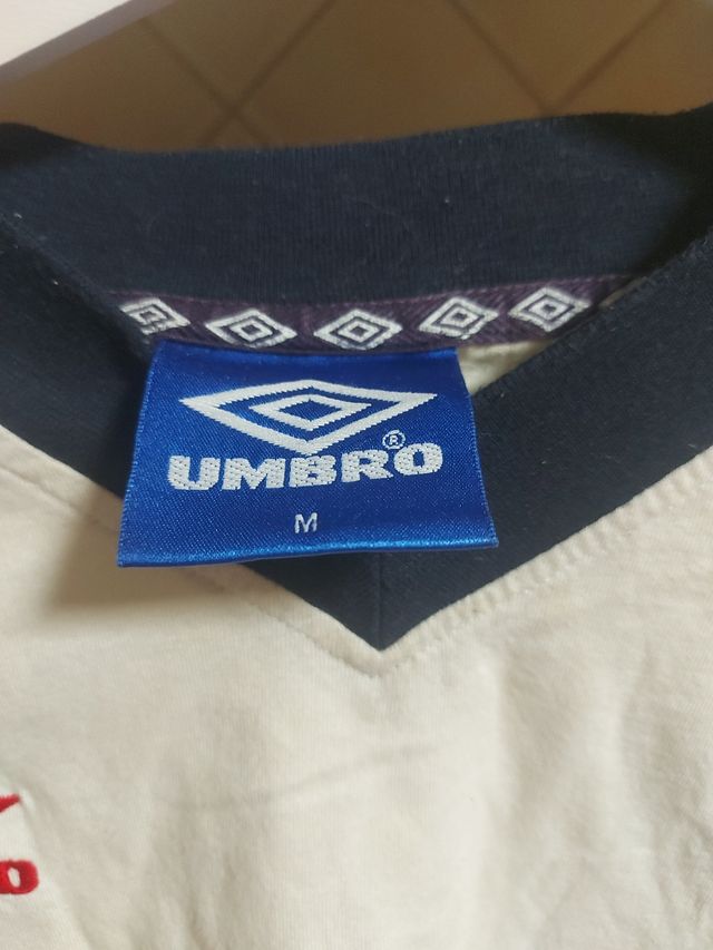 Polo sevillafc. marca Umbro