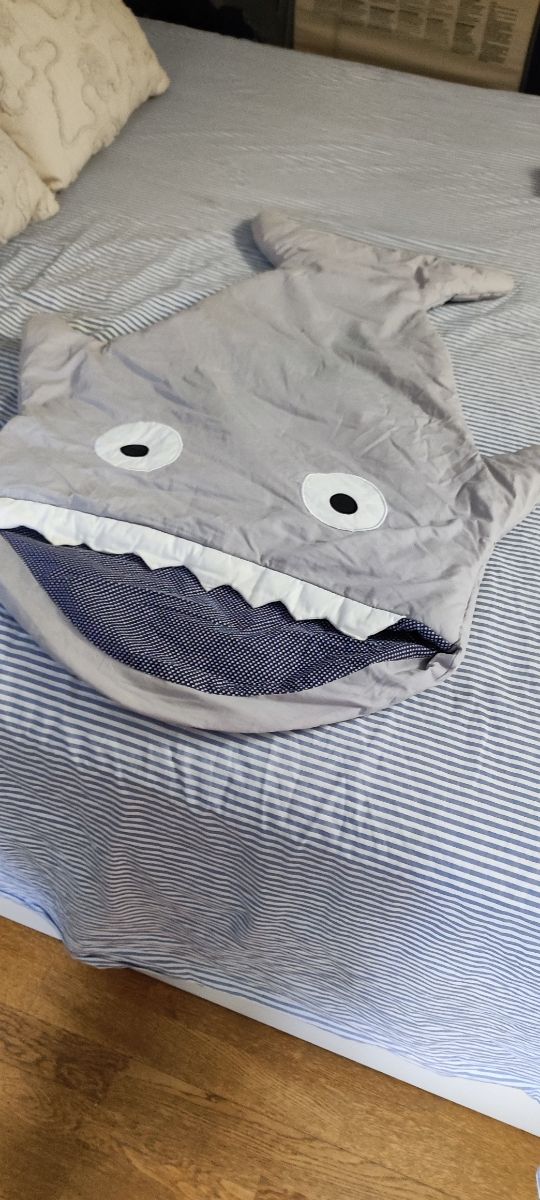 Saco para dormir o para sillita forma tiburon