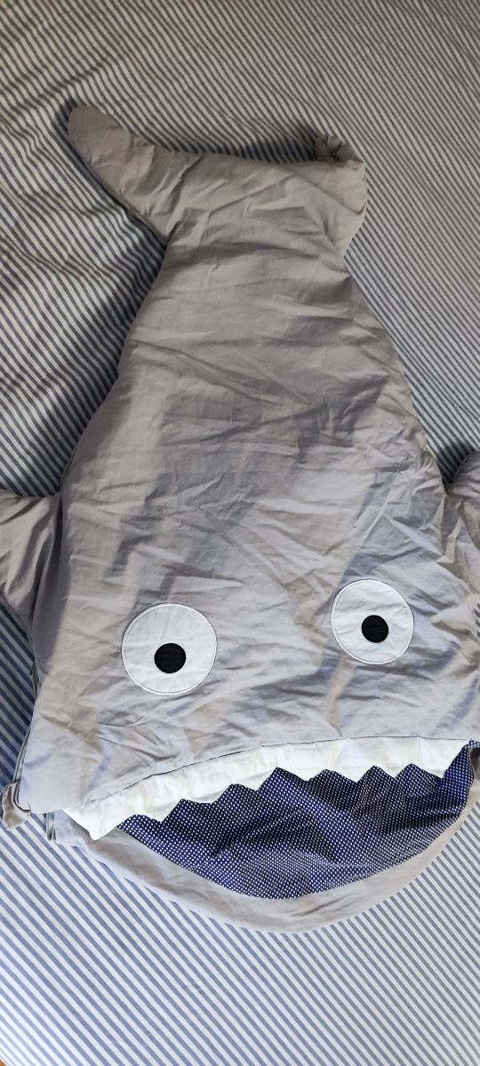 Saco para dormir o para sillita forma tiburon