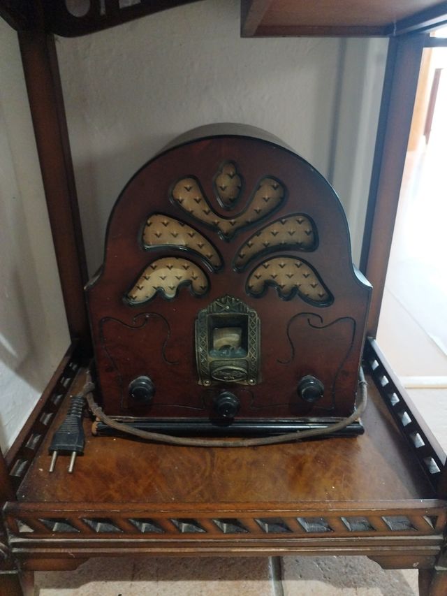 RADIO ESTILO VINTAGE ANTIGUA