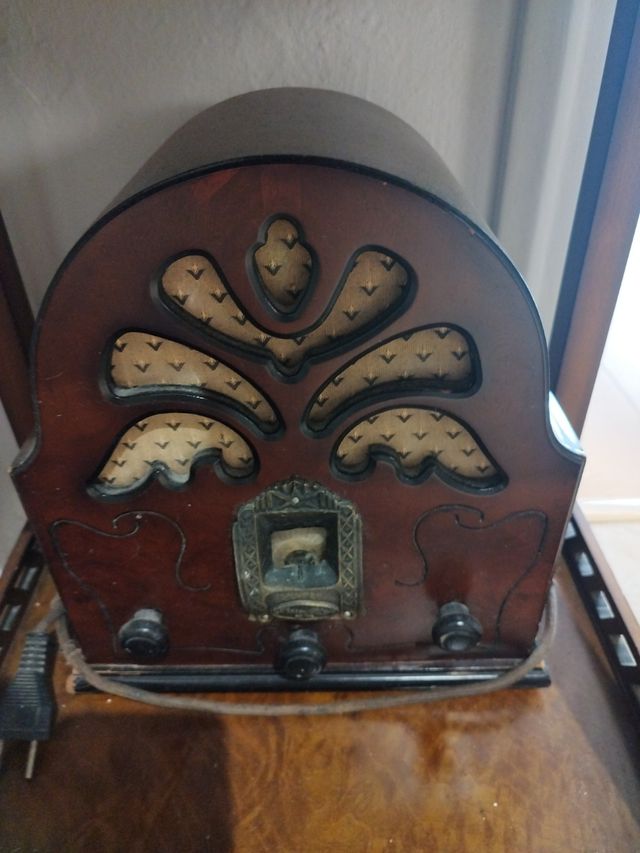 RADIO ESTILO VINTAGE ANTIGUA