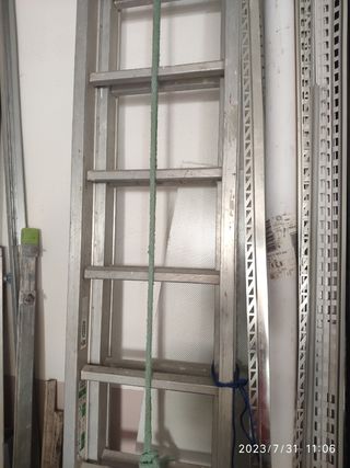 Escalera casi nueva