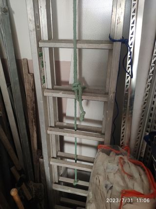Escalera casi nueva