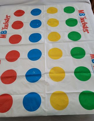 JUEGO TWISTER AÑO 1999 "HASBRO".