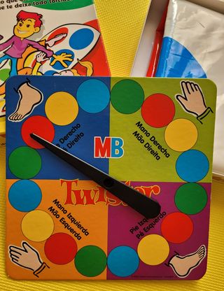 JUEGO TWISTER AÑO 1999 "HASBRO".