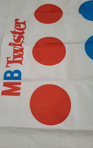 JUEGO TWISTER AÑO 1999 "HASBRO".