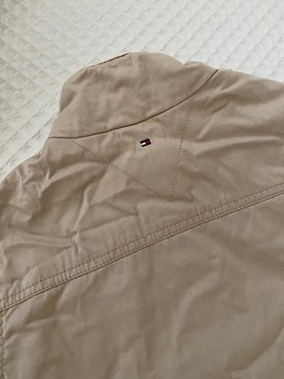 Cazadora niño acolchada de Tommy Hilfiger. 