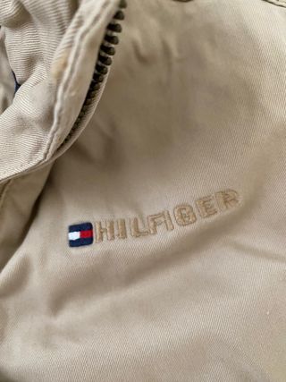 Cazadora niño acolchada de Tommy Hilfiger. 
