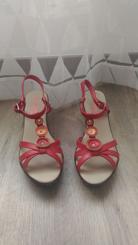 Sandalias con cuña de piel Dorking talla 41