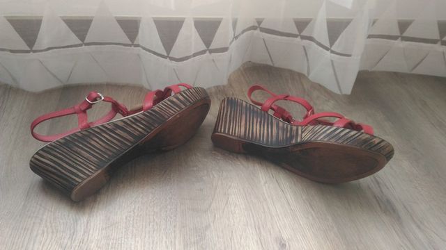 Sandalias con cuña de piel Dorking talla 41