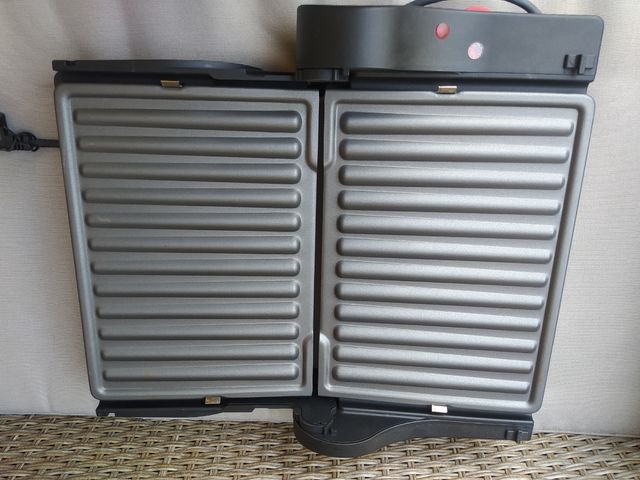 PLANCHA DE ASAR DELONGHI NUEVA