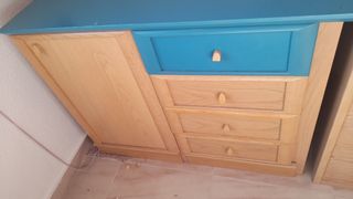 Armario, cajonera y almohadero a conjunto