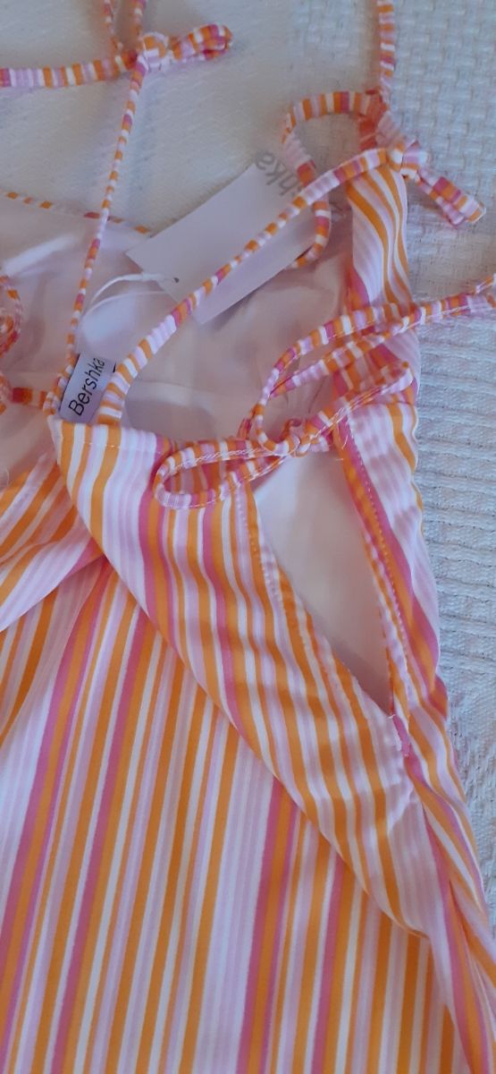 Vestido bershka a estrenar 