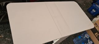 Tavolo pieghevole bianco in formica