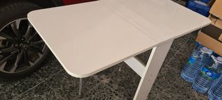 Tavolo pieghevole bianco in formica