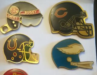 Pins cascos deportes americanos