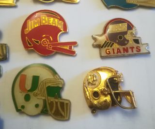 Pins cascos deportes americanos
