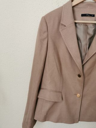 Americana de mujer talla 48 de Yera.