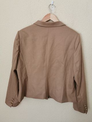 Americana de mujer talla 48 de Yera.