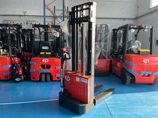 Apilador Nuevo 1.200 Kg a 3.600 mm. Baterías LITIO