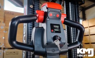 Apilador Nuevo 1.200 Kg a 3.600 mm. Baterías LITIO