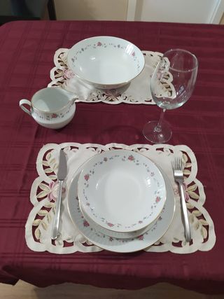 Juego vajilla cubertería blanco dorado