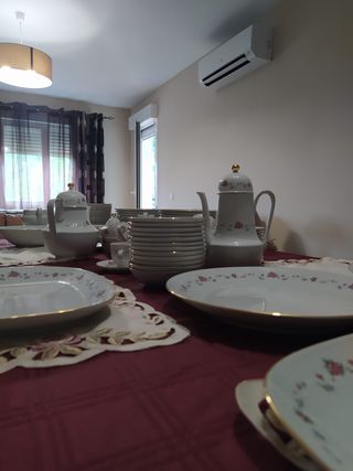 Juego vajilla cubertería blanco dorado