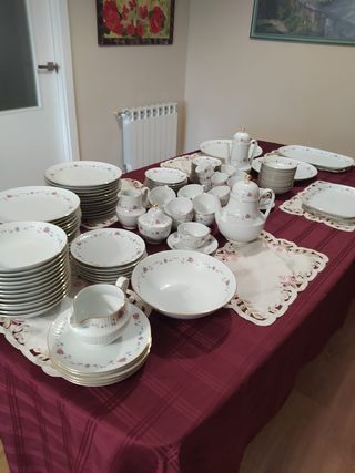 Juego vajilla cubertería blanco dorado