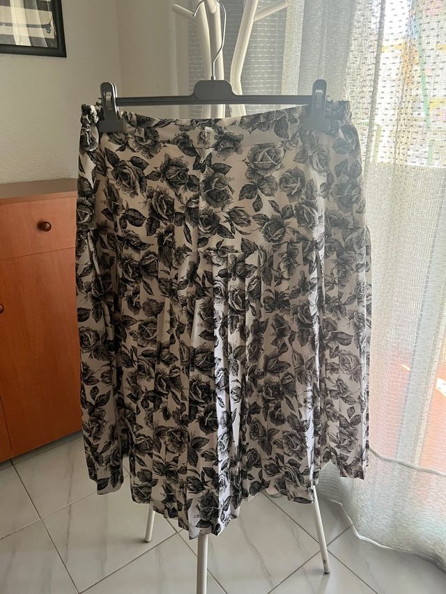 Falda de tablas blanco y negro