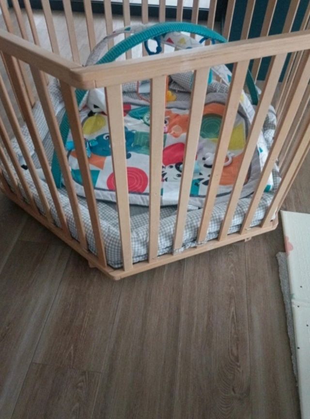 Parque o cuna madera