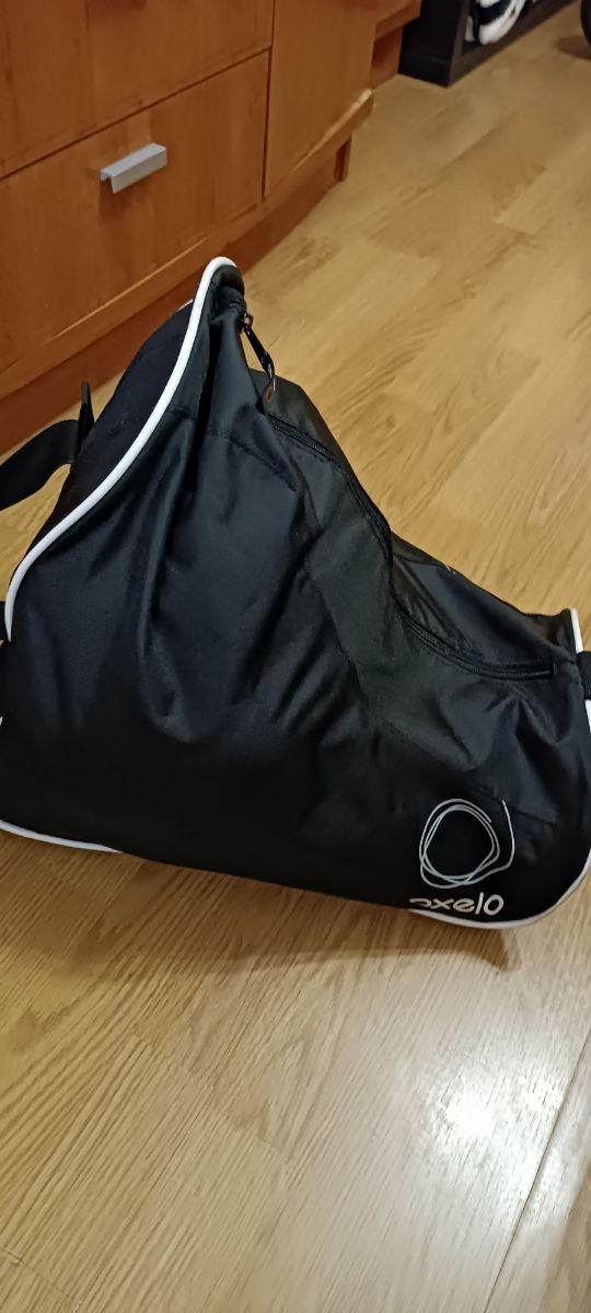 patines con  protecciones y bolsa de transporte