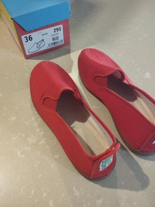 Zapatillas tipo Kunfu roja