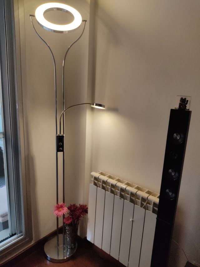 lámpara de pié táctil