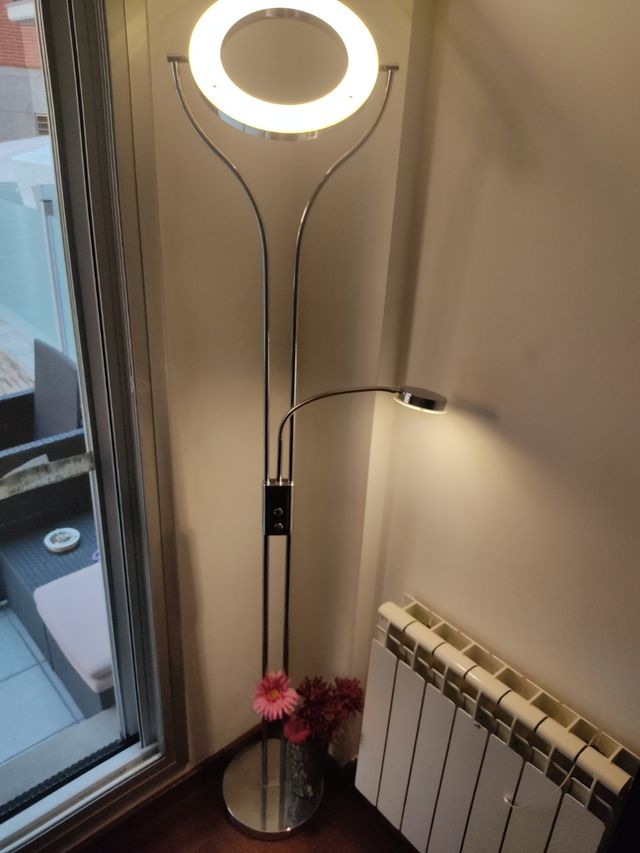 lámpara de pié táctil