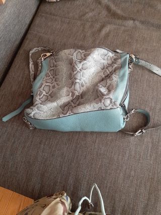 bolso mochila marca Claudia 