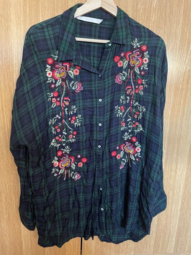 Camisa zara con flores