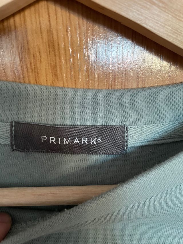 Sudader verde primark con volantes en mangas