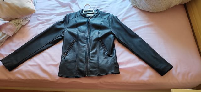 Chaqueta de cuero negro sintético niña