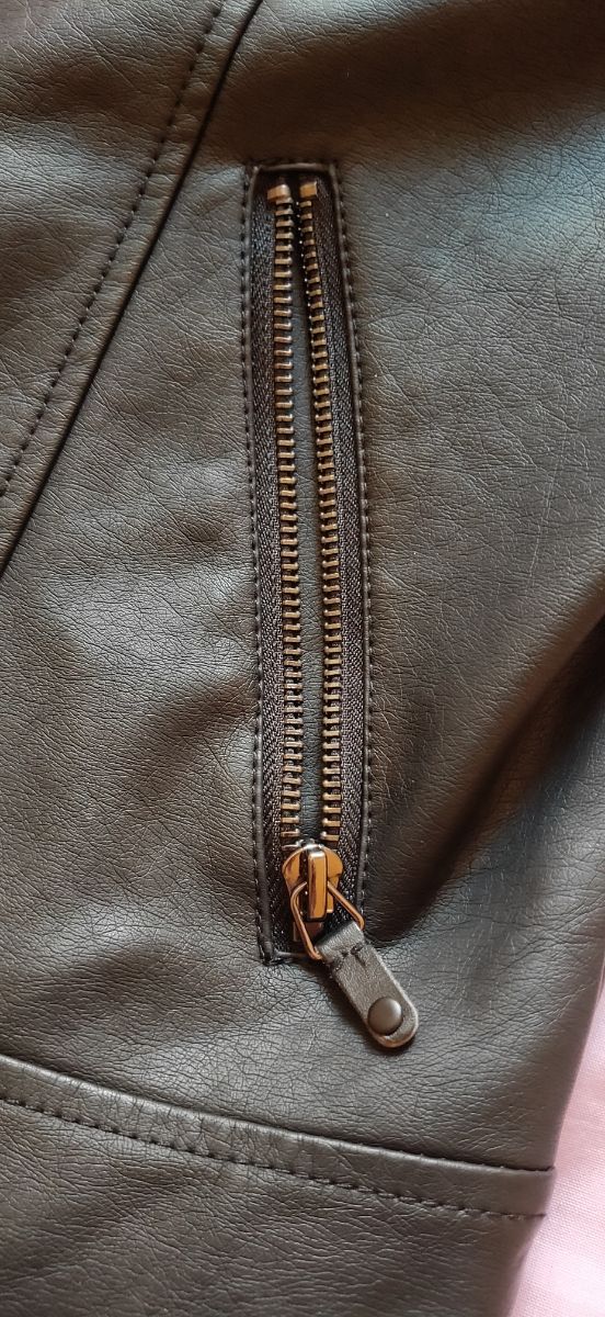 Chaqueta de cuero negro sintético niña