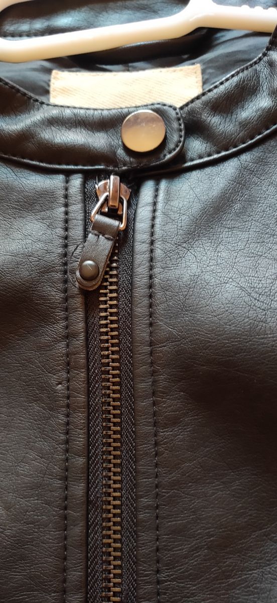 Chaqueta de cuero negro sintético niña