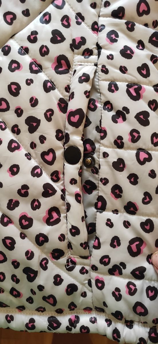 Anorak ligero de corazones Bershka