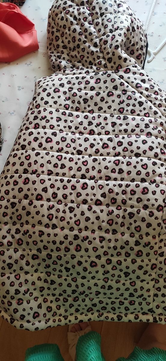 Anorak ligero de corazones Bershka