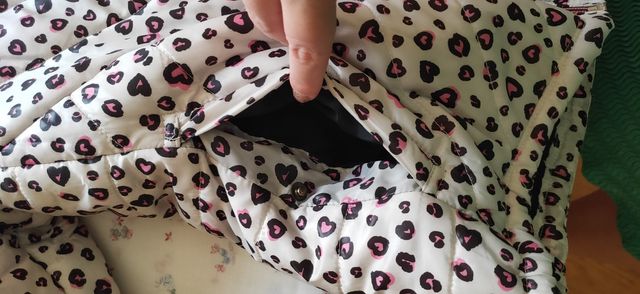 Anorak ligero de corazones Bershka