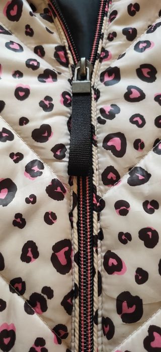 Anorak ligero de corazones Bershka 