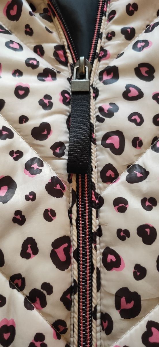 Anorak ligero de corazones Bershka