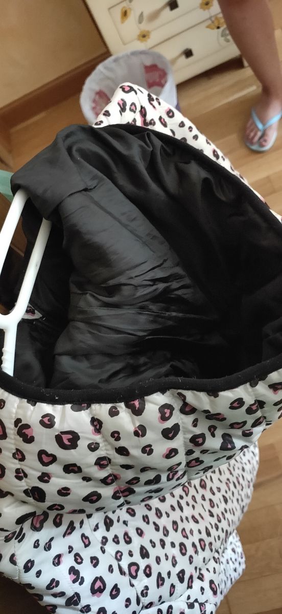 Anorak ligero de corazones Bershka