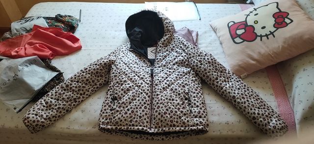 Anorak ligero de corazones Bershka