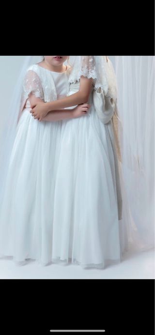 Dos trajes de comunión se venden por separado