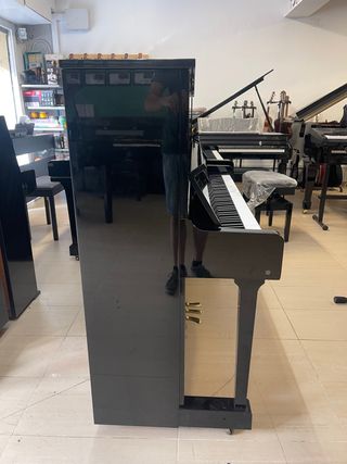 YAMAHA U1 ( Pianos Can Puig )