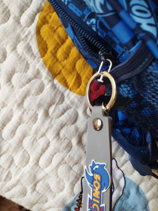 Mochila escolar Hot Wheels.